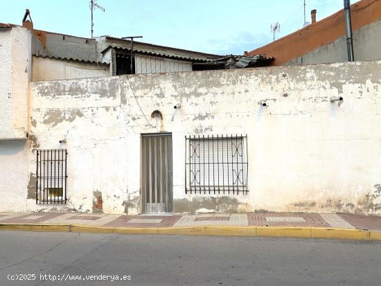 CASA CON GARAJE EN MOLINS, A 5 MINUTOS DE ORIHUELA - ALICANTE