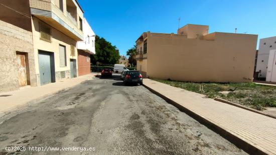 Parcela urbana en Santa María del Águila - ALMERIA