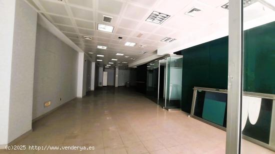 SE ALQUILA LOCAL COMERCIAL DE 275 MTS2, PRIMERA LINEA AVENIDA HABNERAS TORREVIEJA - ALICANTE