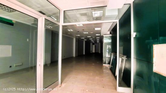 SE ALQUILA LOCAL COMERCIAL DE 275 MTS2, PRIMERA LINEA AVENIDA HABNERAS TORREVIEJA - ALICANTE