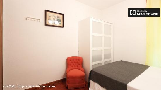 Amplia habitación con cama doble en alquiler en Príncipe Pío - MADRID