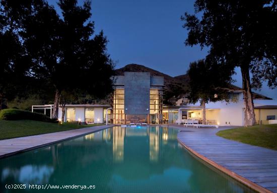 VILLA DE LUJO EN EL HIGUERON - MALAGA