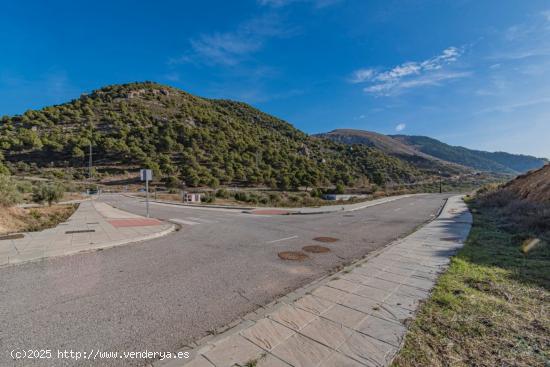 VENTA DE SOLAR URBANO EN URBANIZACION LOS CARACOLILLOS EN NIVAR CON UNA ESPECTACULAR UBICACION - GRA