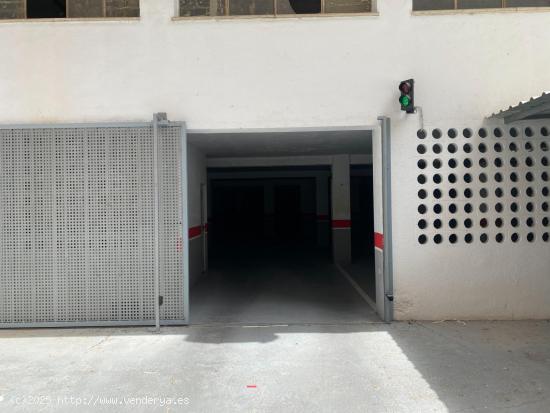 VENTA DE PLAZA DE GARAGE EN EL BARRIO LOS PAJARITOS DE 18 M2 . - GRANADA