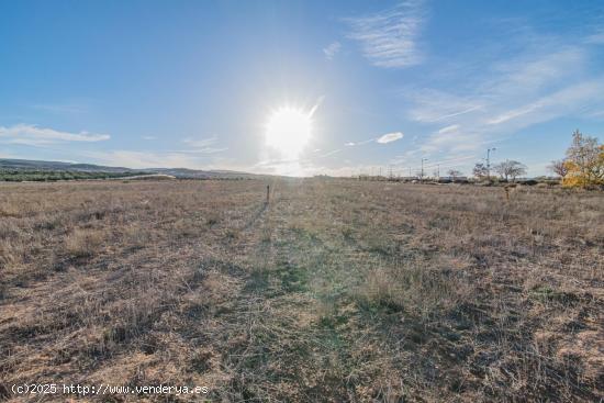 VENTA DE 21.500 M2 DE SUELO INDUSTRIAL EN EL PARQUE METROPOLITRANO DE ESCUZAR (GRANADA) - GRANADA