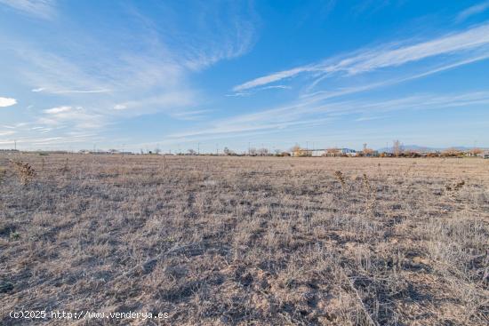 VENTA DE 21.500 M2 DE SUELO INDUSTRIAL EN EL PARQUE METROPOLITRANO DE ESCUZAR (GRANADA) - GRANADA