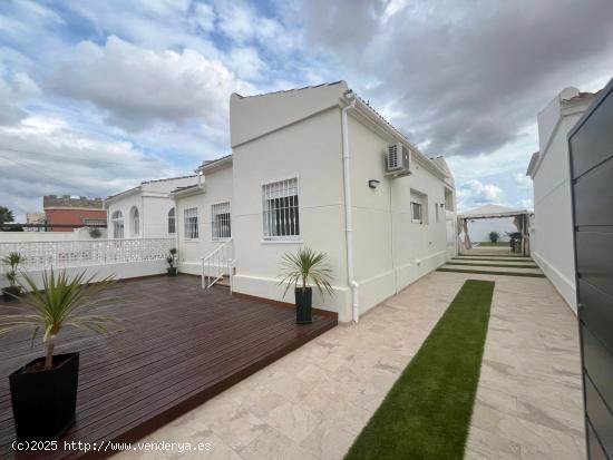 Casa o villa totalmente reformada en Torrevieja - El Chaparral - La Siesta - ALICANTE