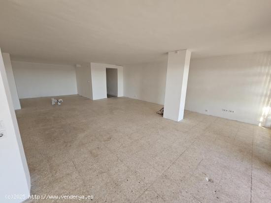  ¡OPORTUNIDAD ÚNICA! LOCAL COMERCIAL EN ALQUILER EN PRIMERA LÍNEA DE MAR EN EL MASNOU, BARCELONA - 