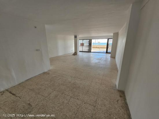 ¡OPORTUNIDAD ÚNICA! LOCAL COMERCIAL EN ALQUILER EN PRIMERA LÍNEA DE MAR EN EL MASNOU, BARCELONA -