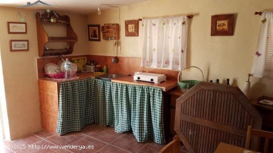 ALBERGUE CON TERRENO EN HONDON DE LAS NIEVES - ALICANTE