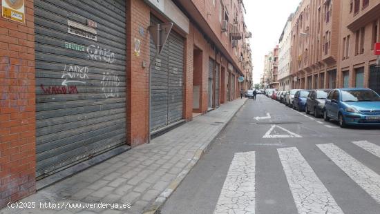  LOCAL ESTUPENDO CON TECHOS ALTOS Y SALIDA DE HUMOS - ALICANTE 