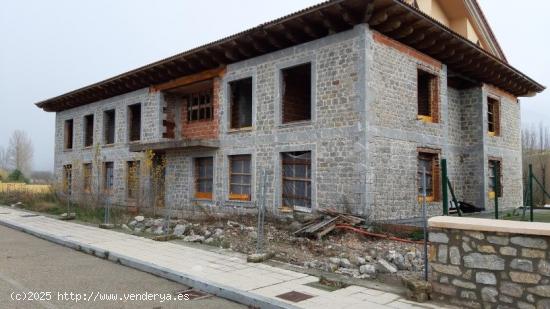 EDIFICIO EN CONSTRUCCION EN PUEBLA DE LILLO - LEON