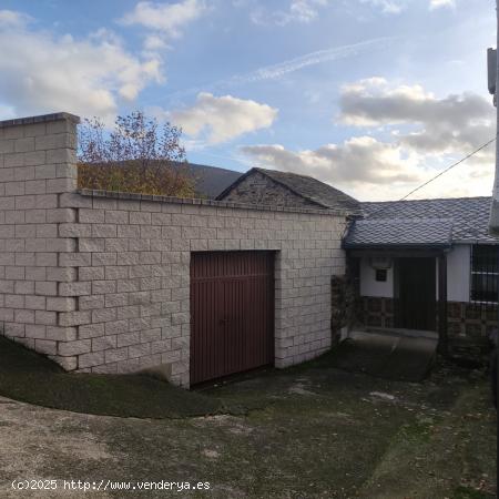 VENTA DE CASA CON TERRENO EN PARADASOLANA - LEON