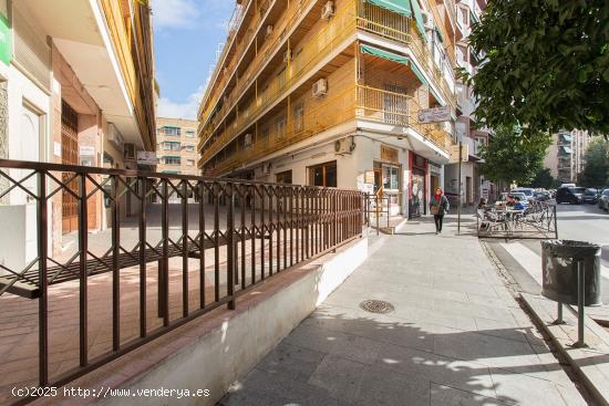 Estupendo local para acondicionar a su gusto en pleno centro de Granada. - GRANADA