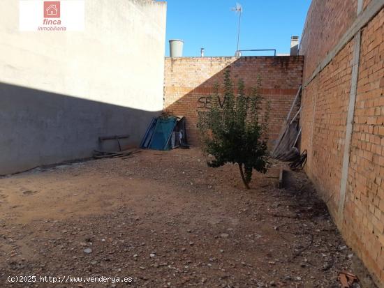  MONTIJO , SOLAR URBANO RODEADO, EXCELENTE UBICACIÓN ZONA RESIDENCIAL - BADAJOZ 