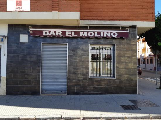 MONTIJO, VENTA O ALQUILER CON OPCION MAGNIFICO LOCAL ADAPTADO PARA CAFETERIA BAR - BADAJOZ