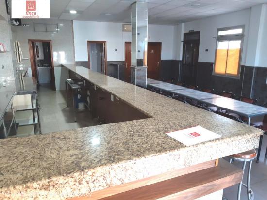 MONTIJO, VENTA O ALQUILER CON OPCION MAGNIFICO LOCAL ADAPTADO PARA CAFETERIA BAR - BADAJOZ