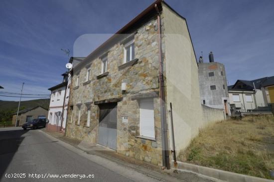  CASA CON EL INTERIOR EN BRUTO CON PARCELA DE TERRENO - LEON 