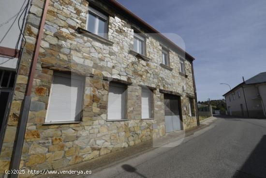 CASA CON EL INTERIOR EN BRUTO CON PARCELA DE TERRENO - LEON