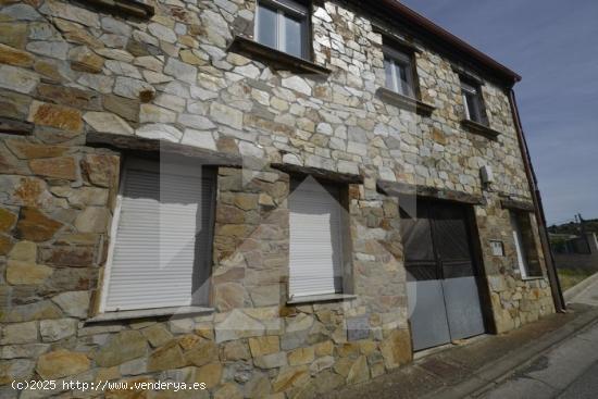 CASA CON EL INTERIOR EN BRUTO CON PARCELA DE TERRENO - LEON