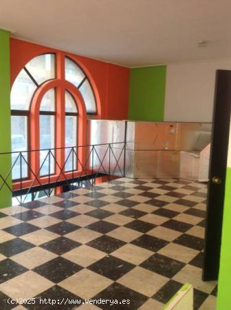 Local acondicionado , gran escaparate , 2 plantas, caceres - CACERES