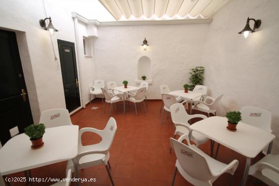 Casa entera con bar-cafetería en la planta baja. - BALEARES