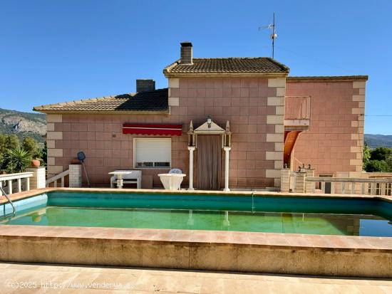 GRAN CHALET EN CASTALLA - ALICANTE