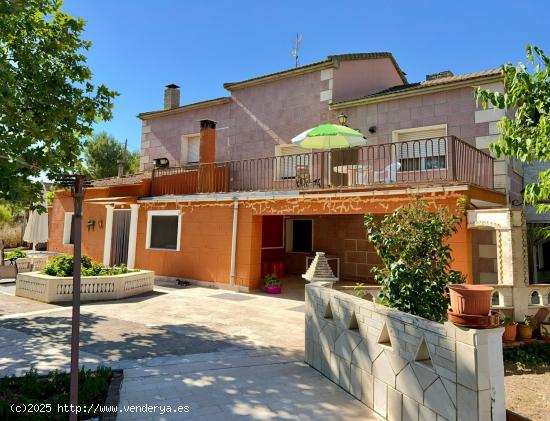 GRAN CHALET EN CASTALLA - ALICANTE