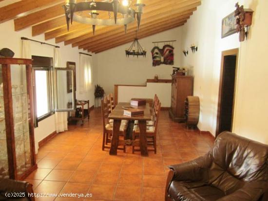 Fabulosa Villa de lujo, OPCIONAL parque de maquinaria pesada, 500 m2 chalet en 3 plantas. - ALICANTE