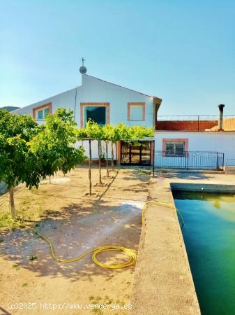 Fantástica casa con terreno en el paraje natural del Catí en Castalla. - ALICANTE