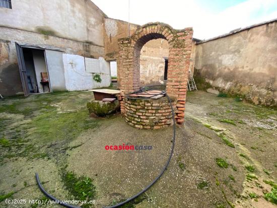 CASA CON TEJADO NUEVO Y GRAN PATIO - CORDOBA