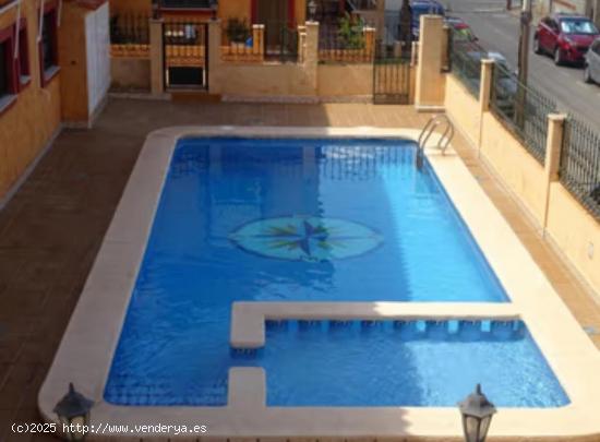  SOL8VIDAL VENDE CHALET ADOSADO DE BANCO - ALICANTE 