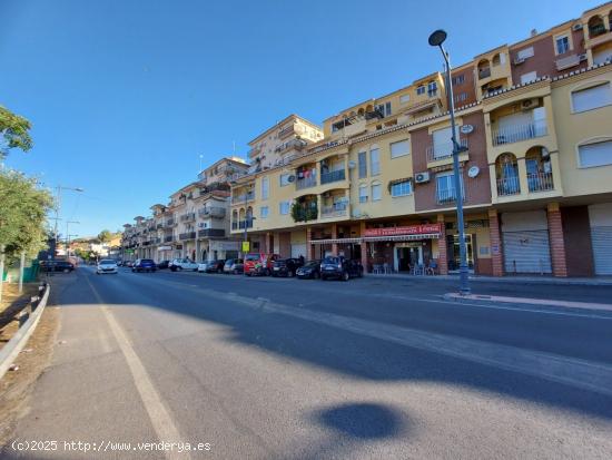 Alquiler o venta de plaza de garaje ancha y con barrera de cierre personal - GRANADA