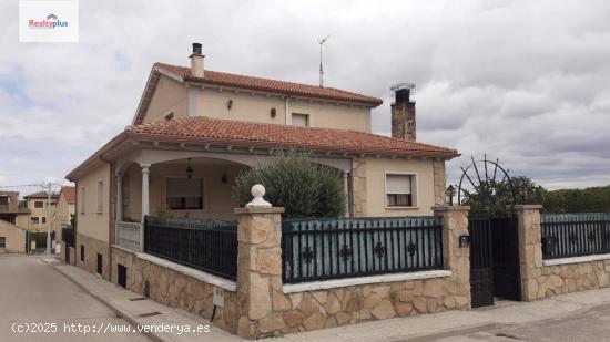 101- Magnífico chalet de 5 habitaciones y gran parcela en Carbonero el Mayor (Segovia) - SEGOVIA