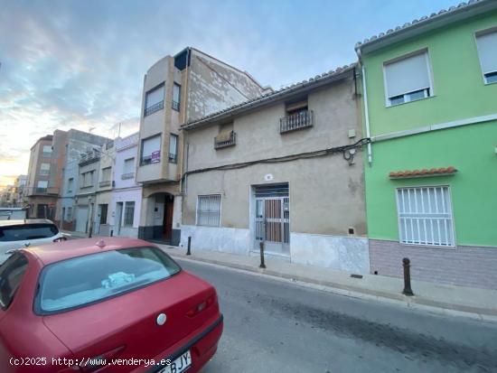  Casa en venta de grandes dimensiones - VALENCIA 