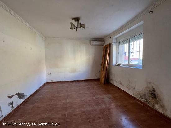 CASABANCO VENDE  VIVIENDA DE DOS PLANTAS EN GARROVILLAS DE ALCONETAR - CACERES