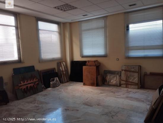 Se VENDE oficina/piso en zona CÁNOVAS - CACERES