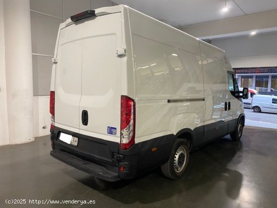 Iveco Daily Furgón 35S14 V 3520L H2 12.0 140cv - GARANTIA MECANICA - Barcelona