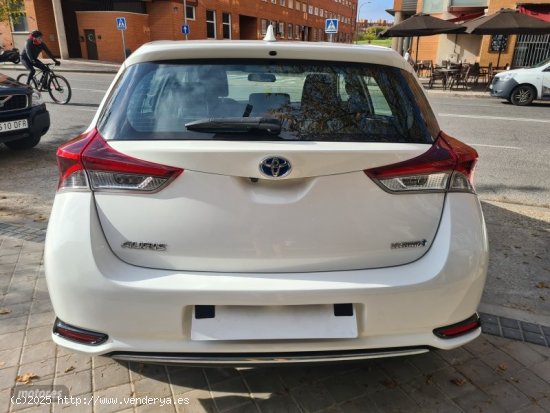 Toyota Auris 1.8 140h hybrid  Active de 2017 con 95.000 Km por 15.495 EUR. en Madrid