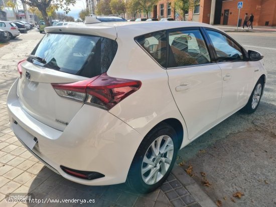 Toyota Auris 1.8 140h hybrid  Active de 2017 con 95.000 Km por 15.495 EUR. en Madrid