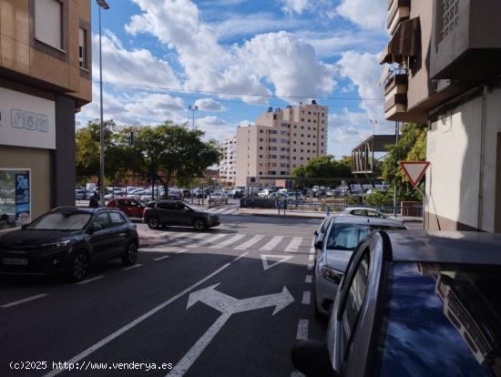 En venta local comercial con naya frente mercadillo de Teulada en Alicante - ALICANTE