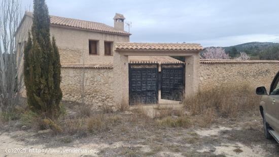 FINCA RUSTICA EN BIAR - ALICANTE