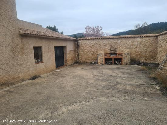 FINCA RUSTICA EN BIAR - ALICANTE