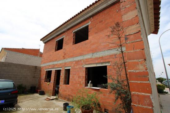  CASA ESQUINERA DE DOS ALTURAS EN MARINES - VALENCIA 