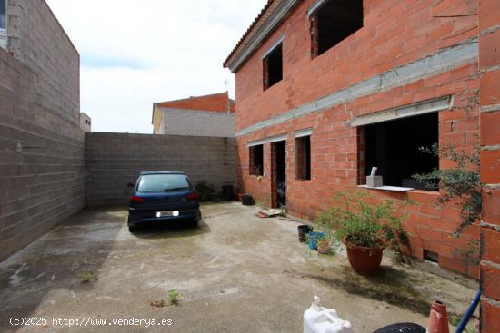 CASA ESQUINERA DE DOS ALTURAS EN MARINES - VALENCIA