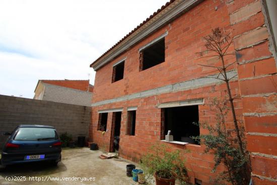 CASA ESQUINERA DE DOS ALTURAS EN MARINES - VALENCIA