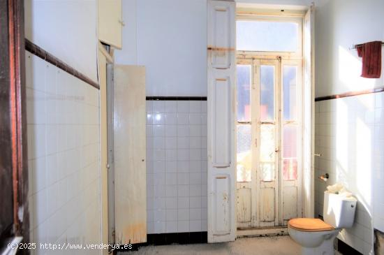 Invierta en esta preciosa casa con historia en Eugenia Viñes - VALENCIA