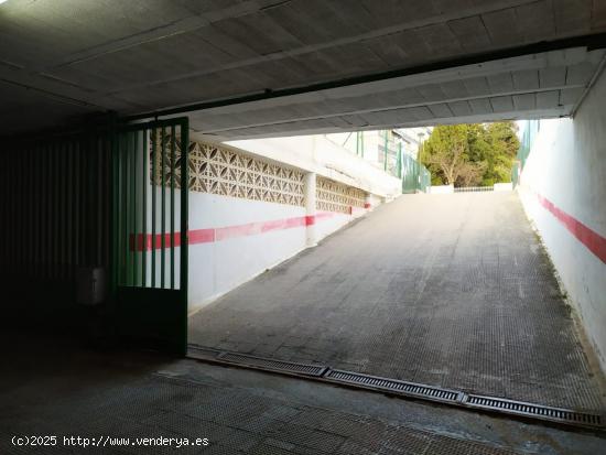 Garaje cabinado cerca de zona Centro y playa Levante. - ALICANTE