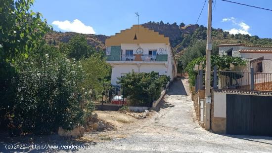 CASA DE CAMPO DE SIETE HABITACIONES Y GARAJE EN SERON, ALMERÍA - ALMERIA