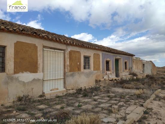 TERRENO CON CASA EN RUINAS - MURCIA